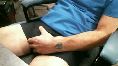 Snapshot of sweetdong chatting on February 19, 2025, 12:55 pm Stick around its a grower online show from February 19, 2025, 12:55 pm