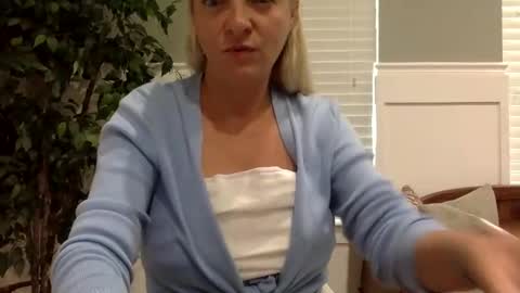 sweetgapeach1 online show from September 18, 2025, 2:30 pm