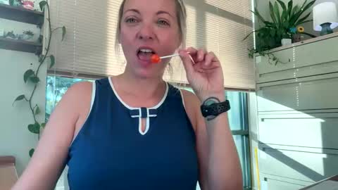 sweetgapeach1 online show from October 14, 2025, 12:50 pm