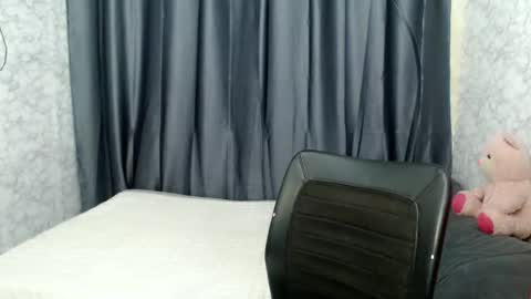 Snapshot of sweetgirl_jen chatting on June 21, 2026, 11:51 pm PureJenny online show from June 21, 2026, 11:51 pm
