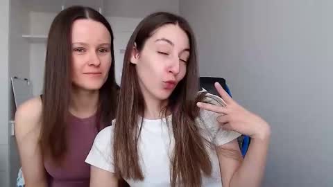 Emma  online show from November 28, 2025, 11:24 am