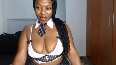 Snapshot of sweetice_01 chatting on August 3, 2026, 5:39 am euny online show from August 3, 2026, 5:39 am