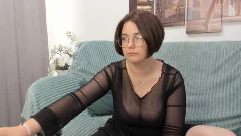 ROZZY online show from May 17, 2026, 1:25 am