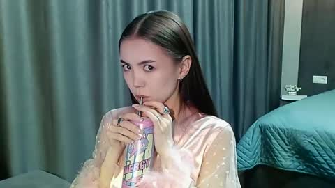 sweetieee_kira online show from November 9, 2025, 9:24 pm