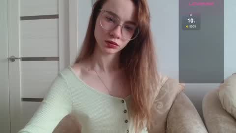 sweetiekris online show from October 5, 2025, 9:07 am