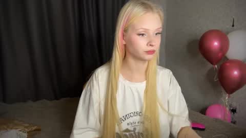 sweetie Lisa3 online show from December 15, 2024, 4:26 pm