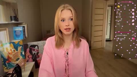sweetie Lisa3 online show from October 18, 2025, 7:09 am