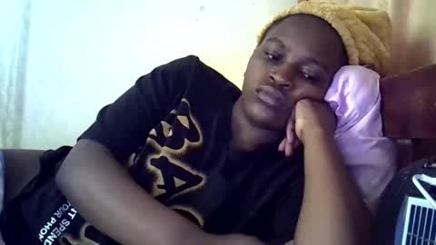 sweetielonglips online show from February 12, 2026, 6:52 am