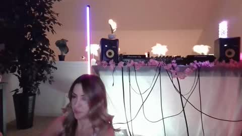 sweetjewlez online show from November 14, 2025, 1:37 am