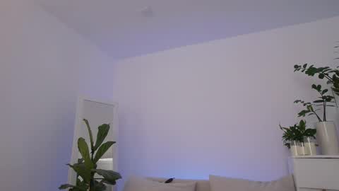 SweetKira1 online show from October 8, 2025, 7:50 am