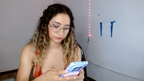 SWEET LATINA online show from May 14, 2026, 1:23 am
