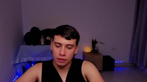 Snapshot of sweetlian_04 chatting on December 7, 2024, 3:25 am Lian online show from December 7, 2024, 3:25 am