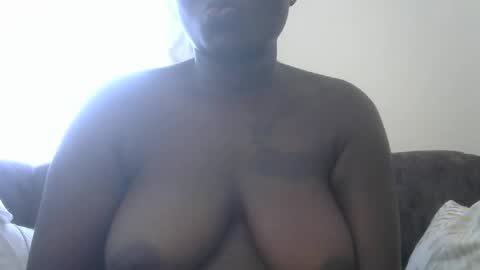 Snapshot of sweetluchi chatting on October 28, 2025, 5:55 am Luchi and bloomy online show from October 28, 2025, 5:55 am