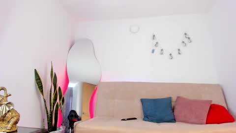 instagram sweetluna 0 online show from October 29, 2025, 7:26 pm