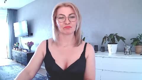 sweetmarthaaa online show from April 9, 2026, 8:31 am