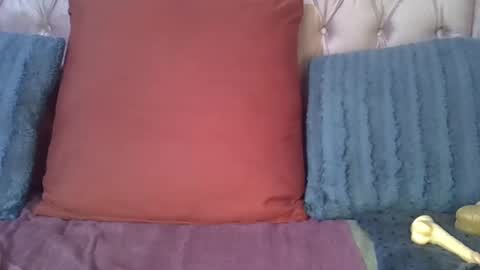 sweetmellowx1 online show from February 19, 2025, 3:06 am