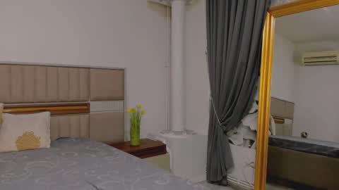 Snapshot of sweetmilf36 chatting on October 25, 2025, 8:47 pm Claudia online show from October 25, 2025, 8:47 pm