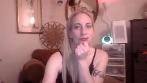 Snapshot of sweetmkb chatting on February 16, 2026, 2:29 am Aria online show from February 16, 2026, 2:29 am