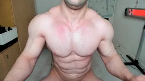 Snapshot of sweetmuscles_boy chatting on January 3, 2025, 6:44 am Lorenzo online show from January 3, 2025, 6:44 am