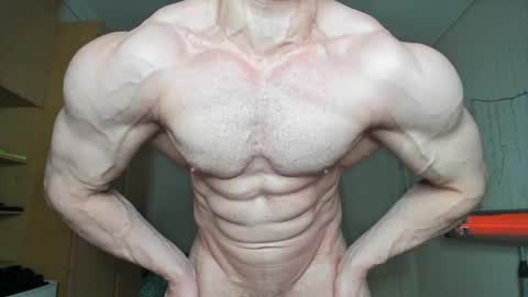 Snapshot of sweetmuscles_boy chatting on January 18, 2025, 9:24 am Lorenzo online show from January 18, 2025, 9:24 am