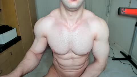 Snapshot of sweetmuscles_boy chatting on January 19, 2025, 6:31 am Lorenzo online show from January 19, 2025, 6:31 am