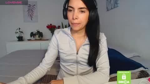 Sweet Mysterious online show from November 19, 2025, 11:32 am