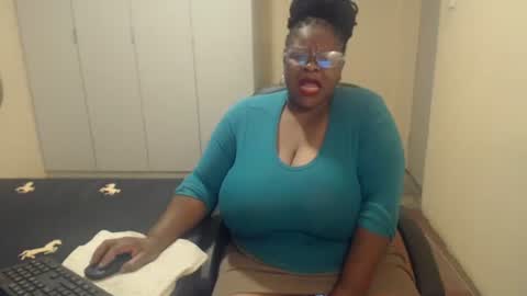 Snapshot of sweetnoziexxx chatting on February 18, 2025, 6:04 am sweetnoziexxx online show from February 18, 2025, 6:04 am