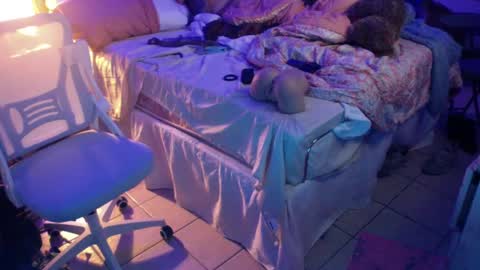 WeAim2PZzz online show from February 3, 2025, 12:47 pm