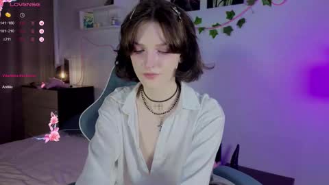 Anya online show from October 10, 2025, 8:52 pm
