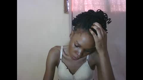 ESTHER online show from March 19, 2026, 2:32 pm