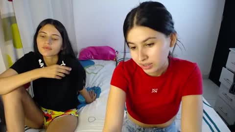 Snapshot of sweetpink1_ chatting on September 19, 2025, 3:30 am Caro Lily online show from September 19, 2025, 3:30 am