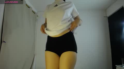 Snapshot of sweetpink1_ chatting on September 30, 2025, 3:33 am Caro Lily online show from September 30, 2025, 3:33 am