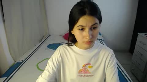 Snapshot of sweetpink1_ chatting on October 4, 2025, 11:47 pm Caro Lily online show from October 4, 2025, 11:47 pm
