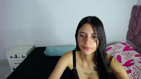 Snapshot of sweetpink1_ chatting on October 10, 2025, 3:38 am Caro Lily online show from October 10, 2025, 3:38 am