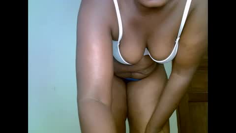 sweetrenne online show from February 15, 2025, 7:49 am