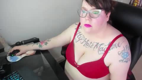 Snapshot of sweetsapphics chatting on November 18, 2025, 3:05 pm ruby and scarlet online show from November 18, 2025, 3:05 pm