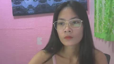 Mia online show from November 13, 2025, 2:32 am