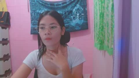 Mia online show from June 25, 2026, 5:45 am