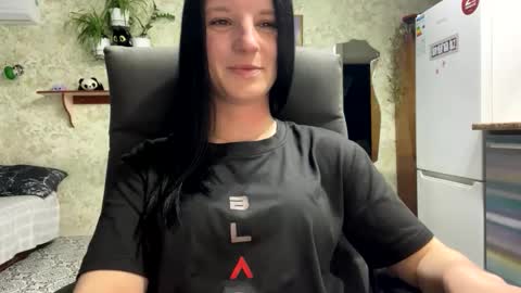 Sweet Shy online show from April 1, 2026, 5:10 pm