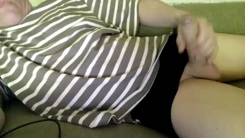 sweetsinner83 online show from May 22, 2026, 9:09 pm