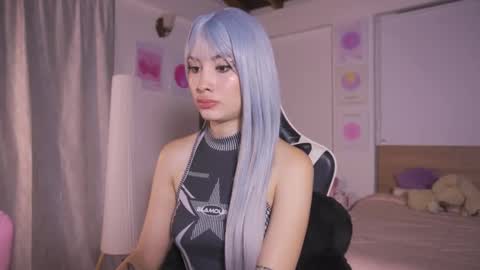 Cat independent model  online show from October 19, 2025, 1:17 am