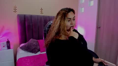 sweett rose   online show from November 4, 2025, 3:11 pm