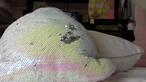 Mia online show from January 9, 2025, 6:15 pm