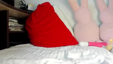 Mia online show from February 4, 2025, 8:59 pm