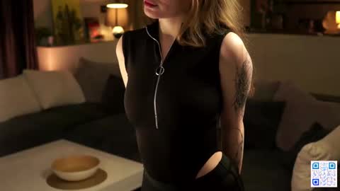 Bella . online show from November 22, 2025, 9:25 pm