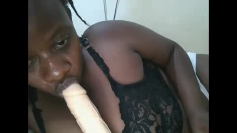 Snapshot of sweetyass25 chatting on September 13, 2025, 5:35 pm sweetyass25 online show from September 13, 2025, 5:35 pm