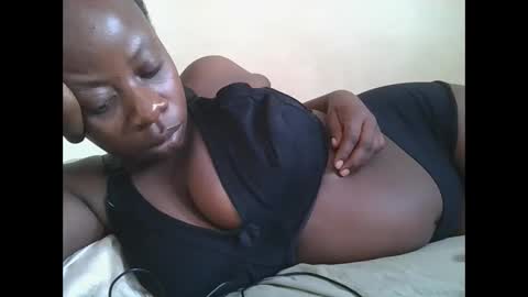Snapshot of sweetyass25 chatting on September 15, 2025, 6:35 am sweetyass25 online show from September 15, 2025, 6:35 am