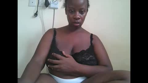 Snapshot of sweetyass25 chatting on September 28, 2025, 12:21 pm sweetyass25 online show from September 28, 2025, 12:21 pm