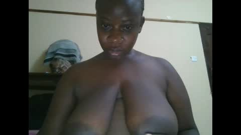 Snapshot of sweetyass25 chatting on October 17, 2025, 7:27 pm sweetyass25 online show from October 17, 2025, 7:27 pm