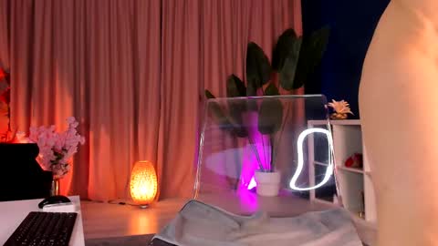 Leya online show from November 14, 2025, 6:01 am